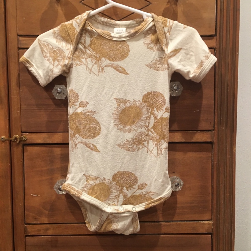 Organic onesie with sunflower pattern